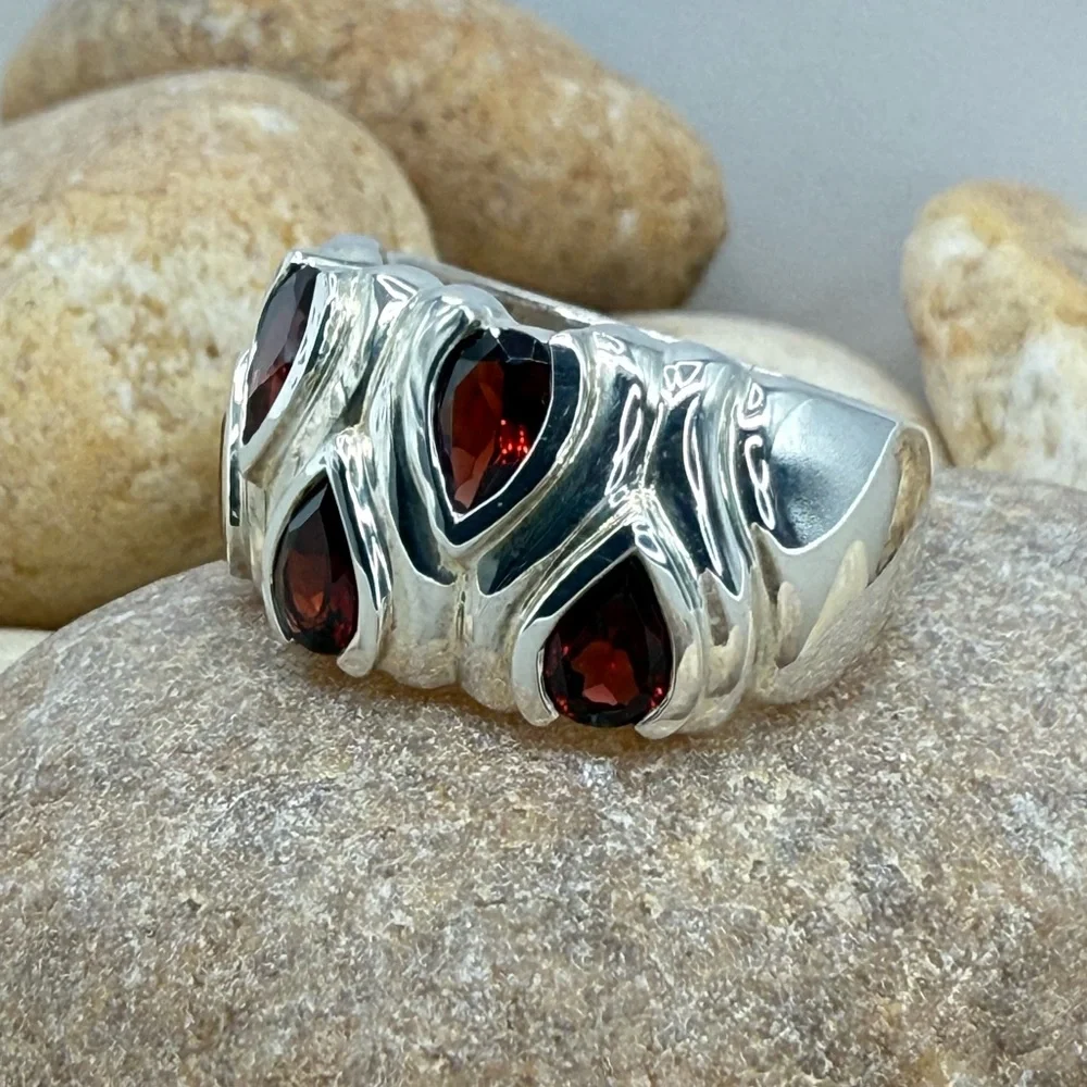 Vintage CNA Thailand Sterling Silver Garnet Band Ring Size 8